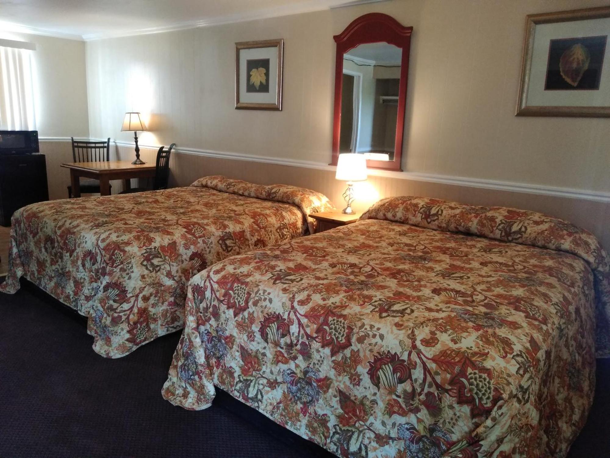 The Charin Inn Clearfield Room photo