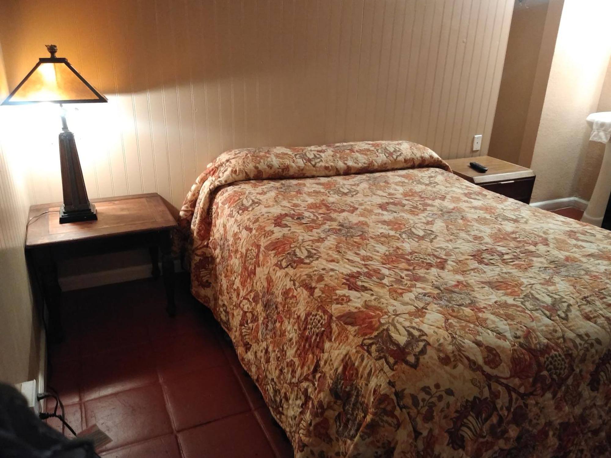 The Charin Inn Clearfield Room photo