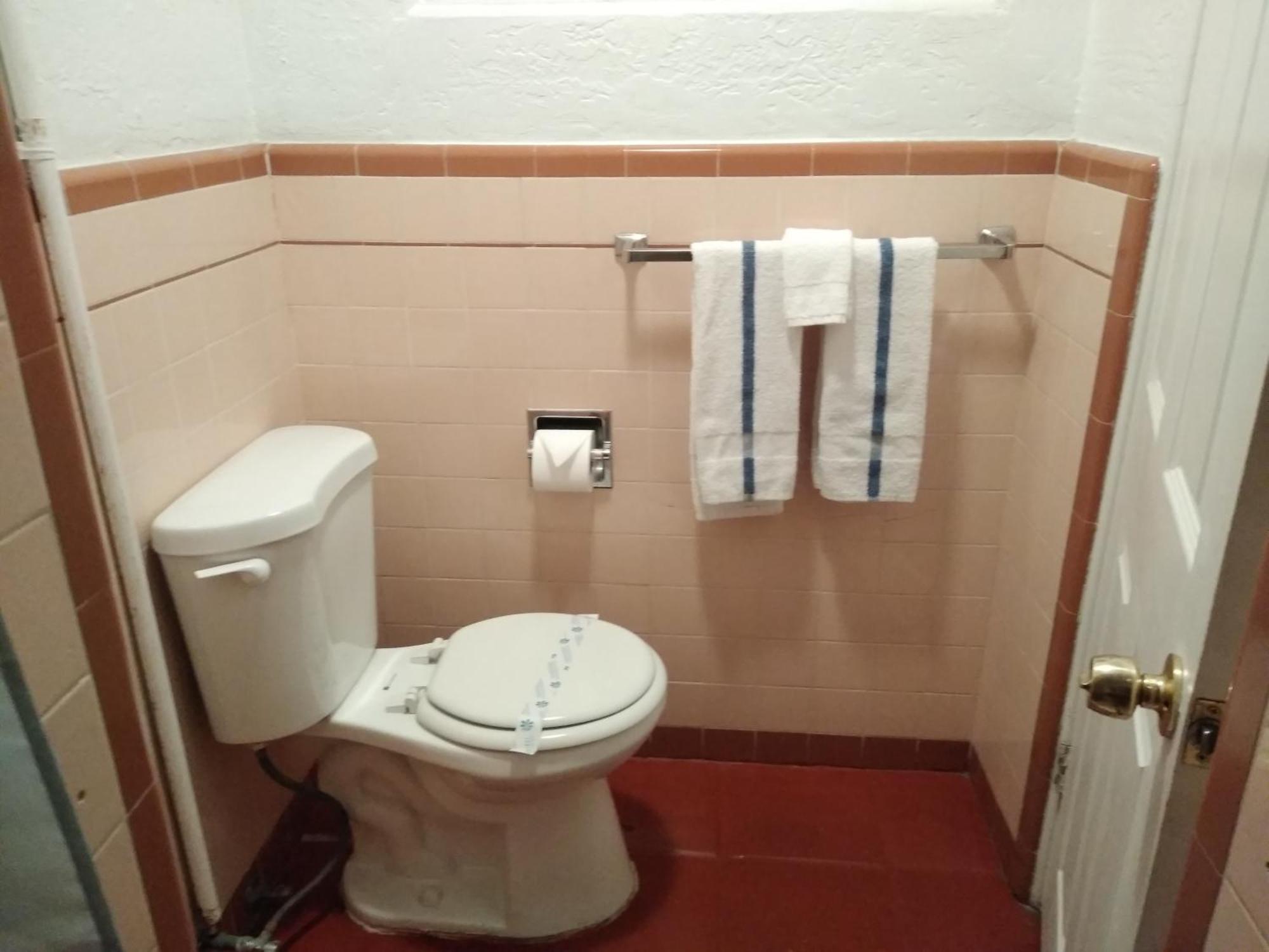 The Charin Inn Clearfield Room photo